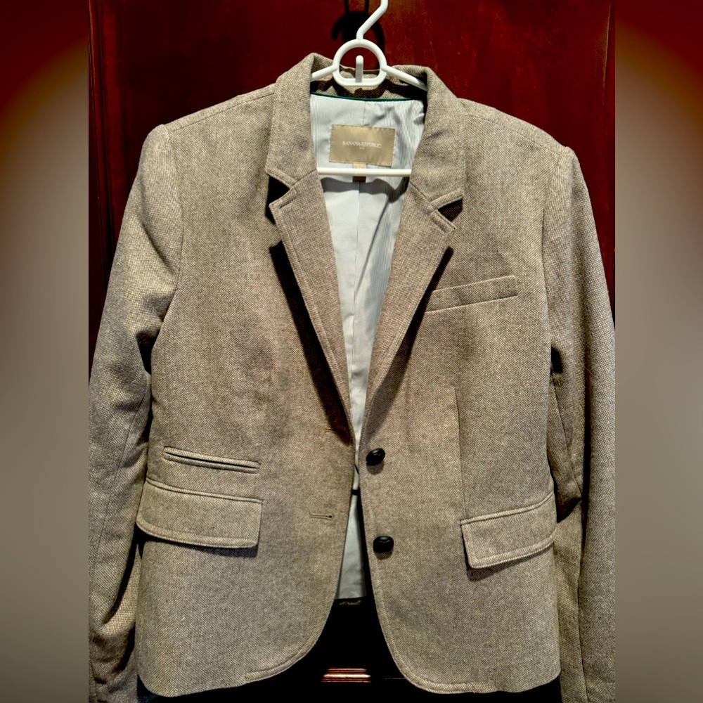 Tan, tweed Banana Republic women’s blazer, size 14